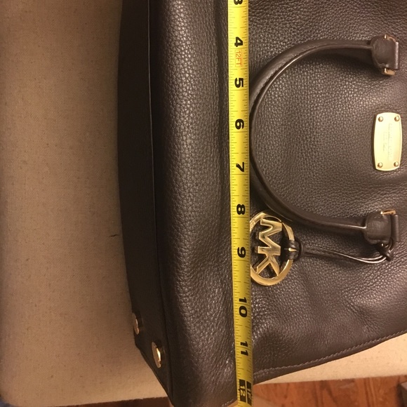 Michael Kors Brown pebble leather. - Picture 7 of 8